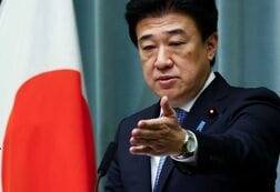 外務省局長がロシア訪問、拘束日本人の領事面会要請＝官房長官
