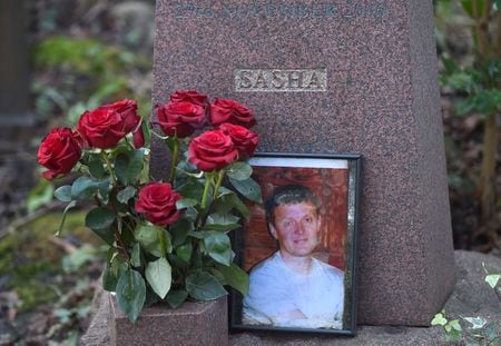 　欧州人権裁判所は２１日、ロシア連邦保安局（ＦＳＢ）の元スパイで、プーチン政権を批判していたアレクサンドル・リトビネンコ氏（写真）が２００６年にロンドンで毒殺された事件について、ロシアが関与したとの判断を示した。２０１６年１月ロンドンで撮影（２０２１年　ロイター/Toby Melville）