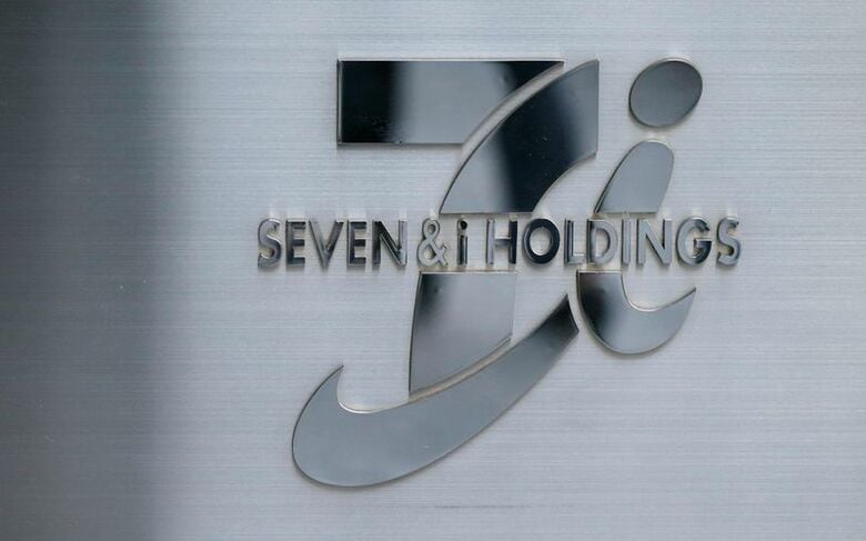 セブン＆アイ・ホールディングスのロゴ。２０１７年１２月、都内の本社で撮影。REUTERS/Toru Hanai