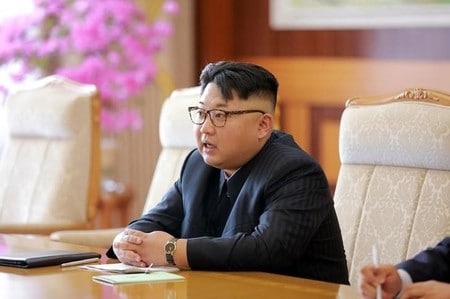 ７月６日、米財務省は、北朝鮮の金正恩朝鮮労働党委員長（写真）のほか政権幹部１０人と５団体が人権侵害に関与しているとして制裁対象に指定した。ＫＣＮＡが１日提供（２０１６年　ロイター）