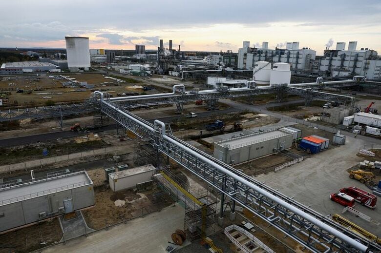 2022年11月1日、ドイツ・シュヴァルツハイデで、BASFのビルの建設現場の全景。 REUTERS/Lisi Niesner