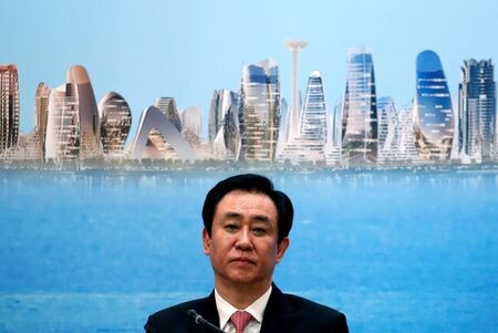 中国の不動産開発大手、中国恒大集団の許家印会長（写真）が警察の監視下に置かれていると、ブルームバーグ・ニュースが事情に詳しい複数の関係者の話として９月２７日報じた。２０１７年３月撮影（２０２３年　ロイター/Bobby Yip）