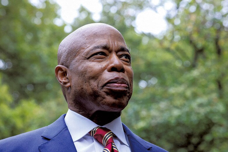 アダムズ市長は米政府の移民政策を批判してきた　CAITLIN OCHSｰREUTERS