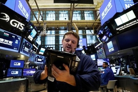 　５月１日、米国株式市場では、ナスダック総合指数が反発し、最高値を更新して取引を終えた。ニューヨーク証券取引所で撮影（２０１７年　ロイター/Brendan McDermid）