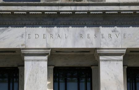 米連邦準備理事会（ＦＲＢ）は１７日に公表した地区連銀経済報告（ベージュブック）で、経済活動は全般的に２月下旬から４月初旬にかけてわずかに拡大したとの認識を示した。２０１９年３月撮影（２０２４年　ロイター/Leah Millis）
