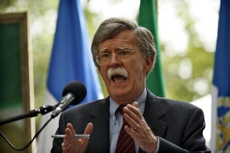 １１月１４日、トランプ次期米大統領が２００３年のイラク戦争を支持していた当時のブッシュ政権幹部のうち複数名を国家安全保障に関わる政権の要職に起用する方向で検討していることが、共和党関係者の話で明らかになった。写真はジョン・ボルトン元国連大使。ニューヨークで２０１１年９月撮影（２０１６年　ロイター／Eduardo Munoz）