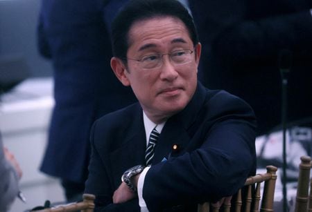 訪米中の岸田文雄首相は２２日（日本時間２３日）、ニューヨーク証券取引所で演説し、看板政策「新しい資本主義」を推進することで日本経済を再び成長軌道に乗せると強調。「確信をもって日本に投資をしてほしい」と呼びかけた。写真は２１日撮影、ニューヨーク（２０２２年　ロイター／Leah Millis）