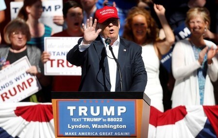 　５月１２日、米大統領選で共和党候補指名をほぼ確実にしたドナルド・トランプ氏は、ＦＯＸニュースとのインタビューで、インターネット通販世界最大手アマゾン・ドット・コムは「大きな反トラスト問題」を抱えていると述べた。写真はワシントン州リンデンで７日撮影（２０１６年　ロイター／Jim Urquhart）