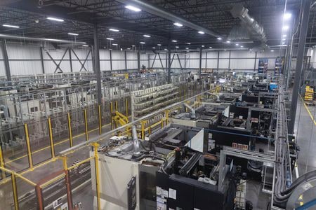 　Ｓ＆Ｐグローバルが２日発表した６月のカナダ製造業購買担当者景況感指数（ＰＭＩ）は４５．６と、前月の４６．１から低下した。ケベック州ボワブリアンにある航空機部品製造工場の資料写真。２０２３年５月撮影(２０２５年　ロイター/Evan Buhler)