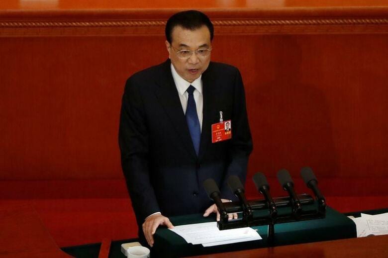 中国の李克強首相(写真)は、全国人民代表大会(全人代、国会に相当)の冒頭、中国政府は台湾の市民に対し、中国とともに台湾の独立に反対し、中国との「統一」を推進するよう奨励すると語った。写真は北京で22日撮影(2020年　ロイター/CARLOS GARCIA RAWLINS)