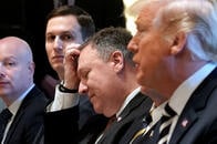 トランプ姪の暴露本は予想外の面白さ──裸の王様を担ぎ上げ、甘い汁を吸う人たちの罪