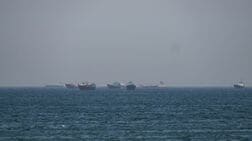 ホルムズ海峡で警告無視の米軍艦にミサイル、引き返す　イラン通信社報道