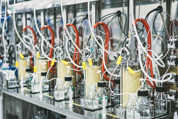 スパイバー（Spiber）本社ラボの小規模微生物培養装置