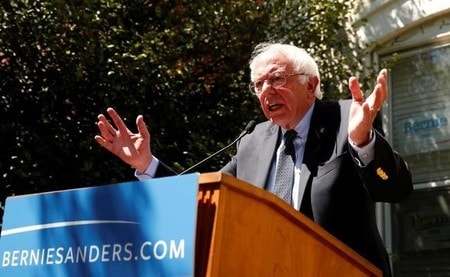 　６月１６日、米大統領選の民主党候補指名争いを続けるバーニー・サンダース上院議員は、１１月の本選挙で共和党の候補指名を確実にしたドナルド・トランプ氏を破るため、民主党の指名を確実にしたヒラリー・クリントン前国務長官と協力すると約束した。写真はワシントンで１４日撮影（２０１６年　ロイター／Kevin Lamarque）