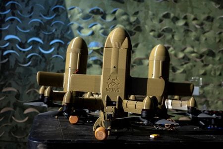 ウクライナの非公開の場所で待機する、同国ワイルド・ホーネッツ社製の迎撃ドローン。3月16日撮影。REUTERS/Thomas Peter