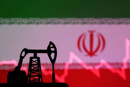 バイデン米政権は１１日、イランがイスラエルに対してミサイル攻撃を行ったことへの対応として、イランの原油と石油化学セクターに対し新たな制裁を実施すると発表した。２０２３年１０月撮影（２０２４年　ロイター/Dado Ruvic）