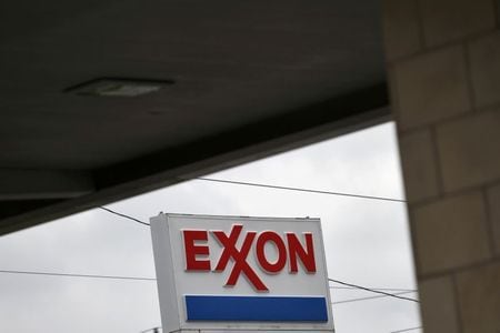 　１０月２５日、米エクソンモービルの幹部は、アジアに二酸化炭素（ＣＯ２）の回収・貯留（ＣＣＳ）の拠点を設けようとしており、複数の国と交渉を始めたと明らかにした。テキサス州ヒューストンで２０１９年４月撮影（２０２１年　ロイター/Loren Elliott）