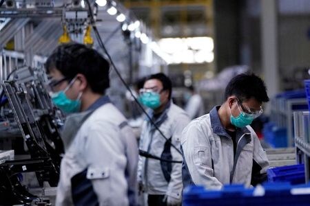　３月９日、中国国家統計局が９日発表した２月の生産者物価指数（ＰＰＩ）は前年比８．８％上昇だった。写真は上海の工場で２０２０年２月撮影（２０２２年　ロイター／Aly Song）