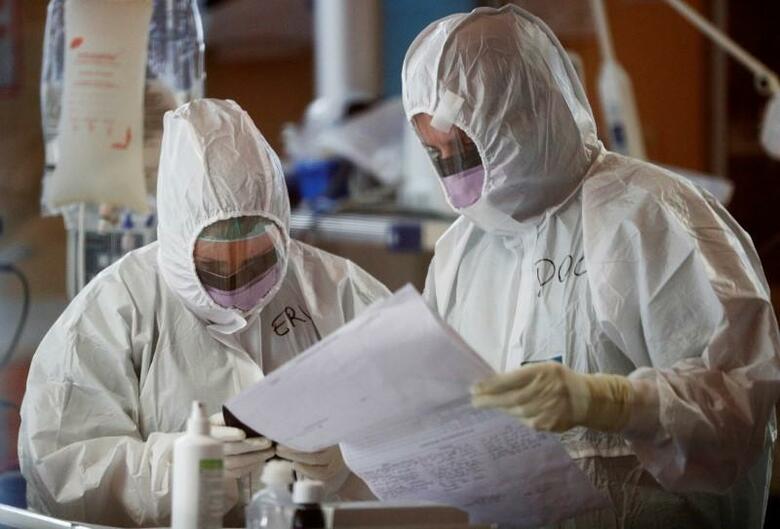 イタリア保健当局は２４日、新型コロナウイルス感染症による死者が７４３人増え、累計６８２０人に達したと発表した。ローマの病院で撮影（２０２０年　ロイター/GUGLIELMO MANGIAPANE）