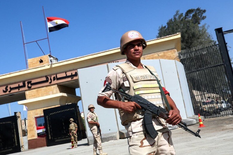 ラファ検問所　Amr Abdallah Dalsh-REUTERS