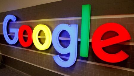 ロシアの裁判所が米アルファベット傘下グーグルと動画投稿サイト「ユーチューブ」、メタ、中国系短編動画投稿アプリ「ＴｉｋＴｏｋ（ティックトック）」、通信アプリ「テレグラム」に科した罰金の支払いが済んだもよう。資料写真、２０１８年１２月、スイスのチューリヒで撮影（２０２４年　ロイター／Arnd Wiegmann）