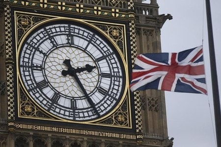 　６月１７日、英労働党は、国民投票に向け全国各地で行うすべての活動を、２０日まで中止する方針を明らかにした。写真は半旗が掲げられたロンドンで１７日撮影（２０１６年　ロイター／Neil Hall）