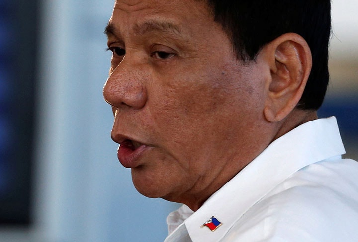 日本に出発するドゥテルテ（10月25日）　Erik De Castro-REUTERS