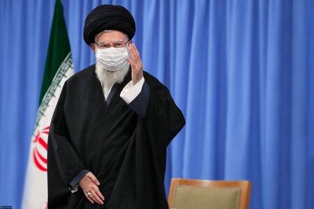 イランの最高指導者ハメネイ師は１６日、米国で政権が交代してもイランに対する敵対的な姿勢は変わらないとの考えを示した。ハメネイ師が公の場に姿を見せるのは数週間ぶり（２０２０年　ロイター/OFFICIAL KHAMENEI WEBSITE）