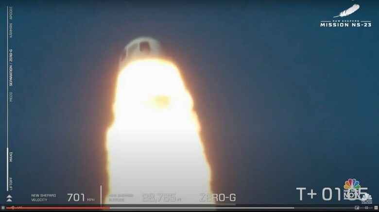 米宇宙開発企業ブルーオリジンがテキサス州西部で打ち上げた貨物輸送用無人ロケットが発射直後にエンジンの炎上により墜落した。NBC News/YouTube