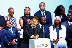 仏がケニアとアフリカ首脳級会合開催、非仏語圏との関係強化へ