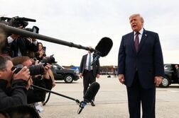 トランプ氏、輸入ロボットに安保リスク認定　関税は見送り