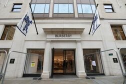 英バーバリー4─6月既存店売上高、重点市場の米中が好調