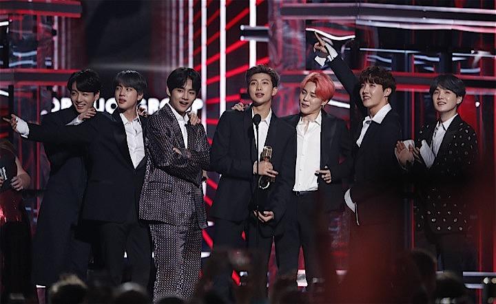 今年のビルボードミュージックアワードでトップ・デュオ/グループ賞、トップソーシャルアーティスト賞を受賞したBTS防弾少年団　Mario Anzuoni - REUTERS