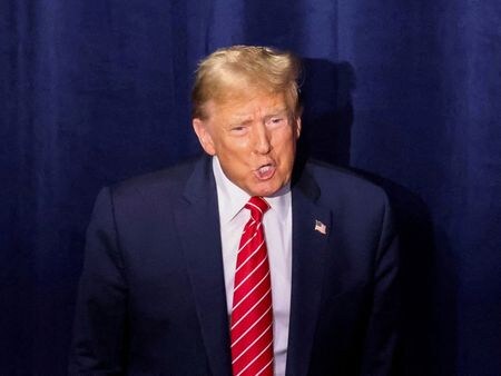 １１月の米大統領選で共和党の候補指名が確定したトランプ前大統領は１９日、妊娠１５週以降の人工妊娠中絶を全米で禁止する方向に傾いていることを示唆した。写真は米ジョージア州で選挙活動するトランプ氏で９日に撮影（２０２４年　ロイター／Alyssa Pointer）