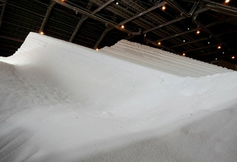 ボリビアのチャパレ郡にあるアンモニア・尿素工場。２０１９年５月撮影（２０２６年　ロイター/デビッド・メルカド）