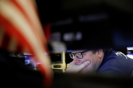 米国株式市場は３営業日続落して取引を終えた。トランプ米大統領やロス米商務長官の発言を受け、米中貿易摩擦の早期緩和に向けた期待が後退した。ニューヨーク証券取引所で撮影（２０１９年　ロイター/LUCAS JACKSON）