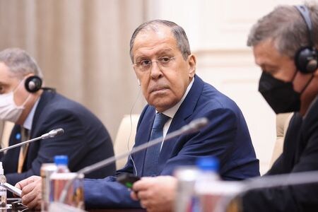 　８月５日、ロシアのラブロフ外相は、米国と既存の外交ルートを使って囚人の交換を協議する用意があると述べた。カンボジアのプノンペンで４日撮影（２０２２年　ロイター/Russian Foreign Ministry）
