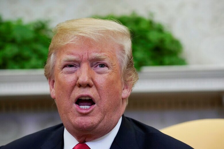 ５月１７日、トランプ米大統領は米朝首脳会談の開催を巡り北朝鮮側から何ら通達は受けていないと語った。写真は１７日、ワシントンで撮影（２０１８年　ロイター／Kevin Lamarque）