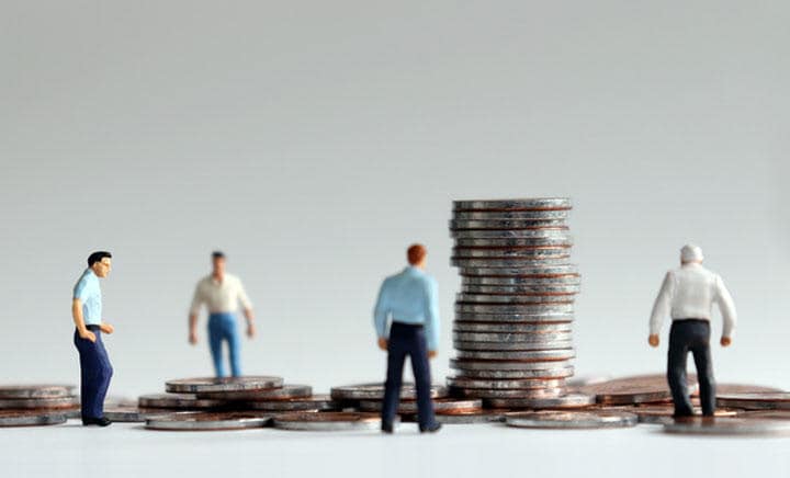 パート、アルバイトでは、フルタイムで働いても過半の人の年収が200万円未満だ　hyejin kang/iStock.