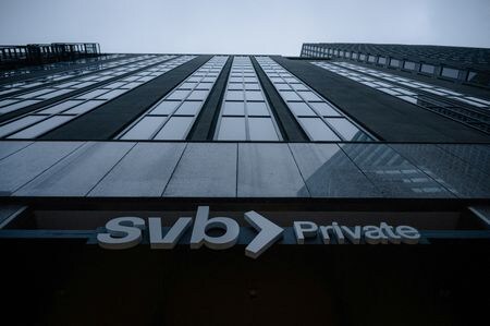 　３月１７日、インドのチャンドラセカール電子情報技術副大臣は、インドの新興企業は経営破綻した米シリコンバレー銀行（ＳＶＢ）に約１０億ドルの預金を持っていると指摘した上で、今後はインド国内の銀行が新興企業にもっと融資すべきとの考えを示した。写真はＳＶＢ。カリフォルニア州サンフランシスコで１３日撮影（２０２３年　ロイター／Kori Suzuki）