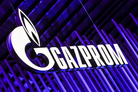 極東ロシアの石油・天然ガス開発事業「サハリン２」の権益を全て引き継ぐ新たな事業体について、ロシア国営ガスプロムが５０％強出資する見通し。インタファクス通信が政令を引用して報じた。（２０２２年　ロイター）