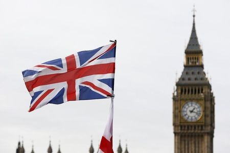 １２月８日、英議会下院はＥＵ離脱の是非を問う国民投票で投票年齢を１８歳から１６歳に引き下げる案を反対多数で否決した。写真は４月２日、ロンドンで（２０１５年　ロイター/Stefan Wermuth）