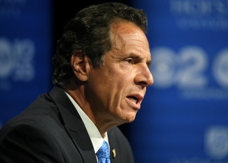 ８月２９日、ニューヨーク州知事の民主党候補を決める予備選を来月に控え、現職のアンドリュー・クオモ氏（写真）と女優でリベラル派の活動家としても知られるシンシア・ニクソン氏が討論会を行った。ニューヨーク州ヘムステッドのホフストラ大学で撮影（２０１８年　ロイター）