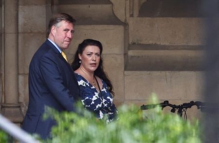 英与党・保守党の議員でつくる有力組織「１９２２年委員会」は６日、ジョンソン首相に対する信任投票を再び行えるよう党の規約を変更するかどうかを決定する前に、委員会の新たな幹部を決める選挙を１１日に実施することを決定した。ロンドンで撮影（２０２２年　ロイター/Henry Nicholls）