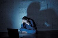 「SNS広告よ、悲しみに気付いて」死産した女性がツイート