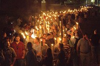 白人至上主義と反対派の衝突事件に陰謀説が浮上？