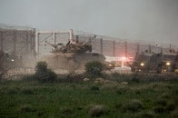 イスラエル軍、1日の死者最多24人...ガザの病院封鎖し攻撃、赤新月社「救急車派遣できない」