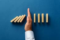 株式投資にも「保険」という概念が存在する