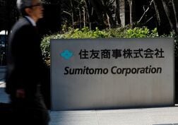 住友商事、豪車両リース会社に5.8億ドルの買収提案　4陣営の争いに