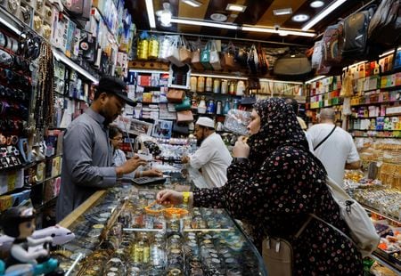 １２月７日、サウジアラビア政府は、総額１兆１１４０億リヤル（２９６０億ドル）規模の２０２３年予算を承認した。メッカの焦点で７月撮影（２０２２年　ロイター/Mohammed Salem）